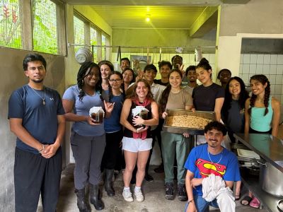 group photo of students in Costa Rica